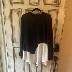 Black and white top. Size 2X